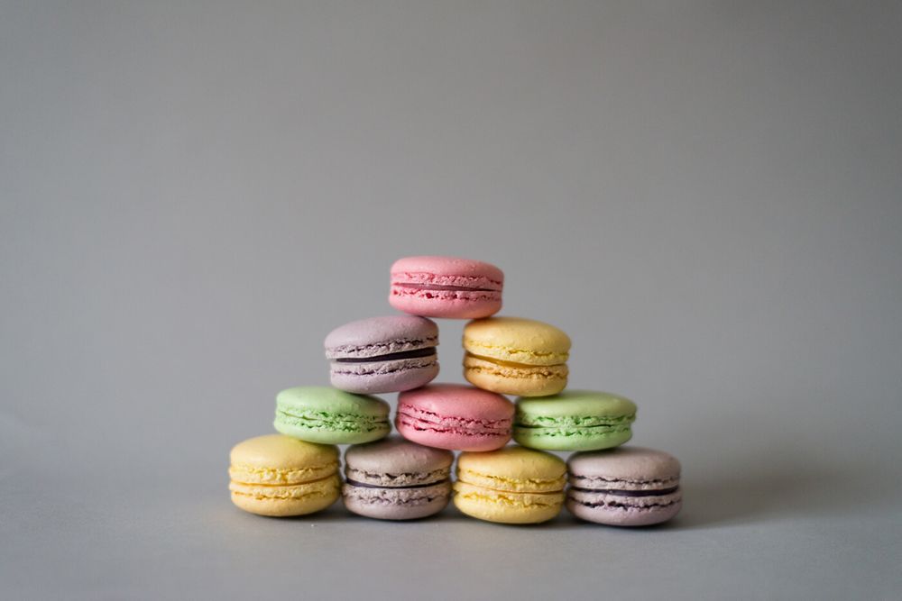 A pyramid of macaroons.