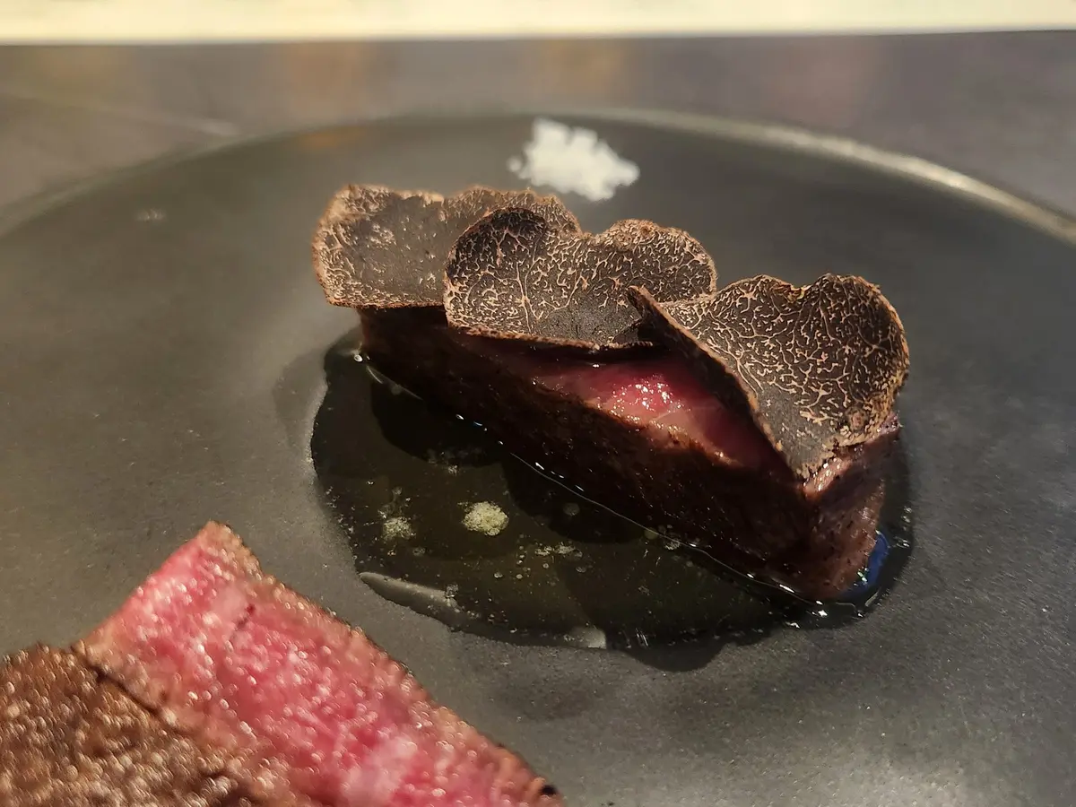 Châteaubriand of four-week wet-aged BMS no.9 Hanwoo with shaved black truffle, S KUT Signature course at KUT SEOUL