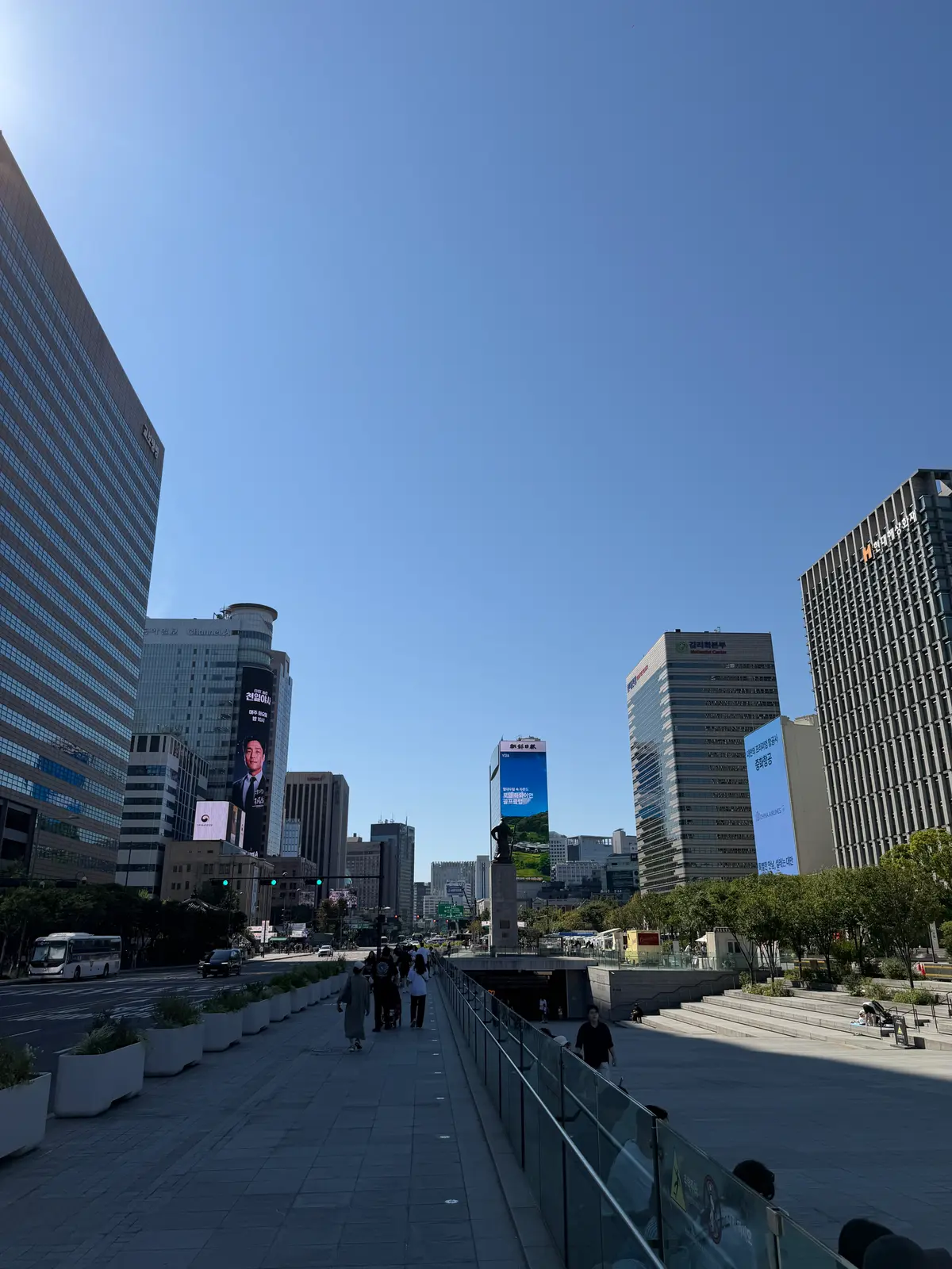 광화문광장 지하 세종이야기 전시관으로 내려가는 계단