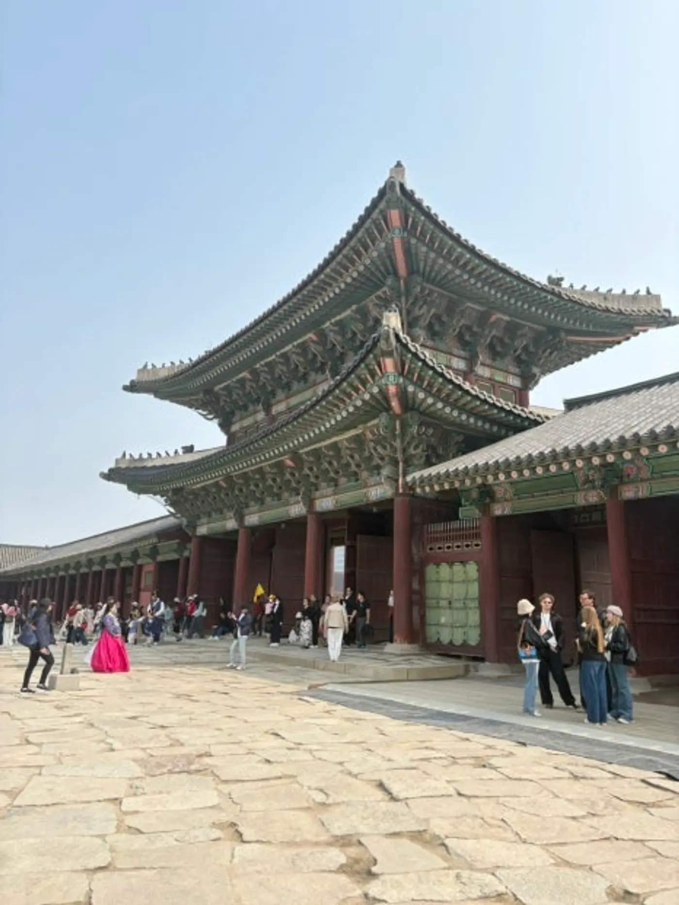 서울 종로의 해질녘 경복궁