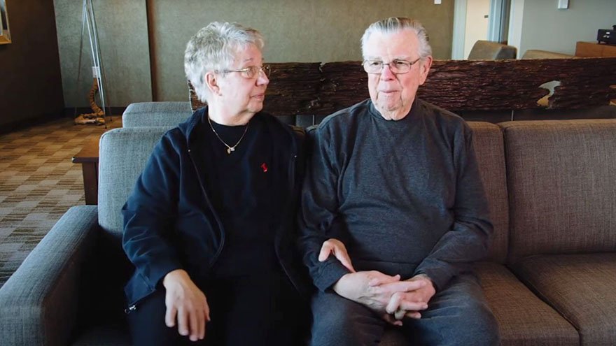 carl and janis talking on couch