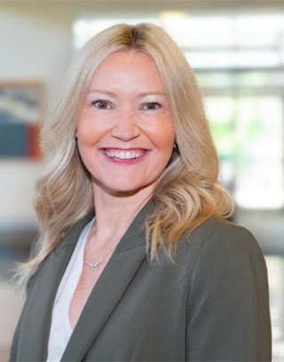 Mandi Larsen Headshot