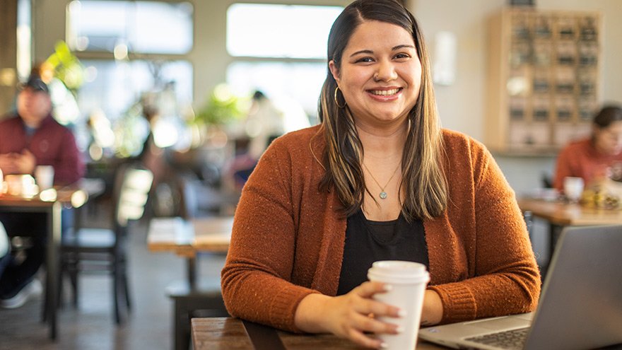 Renown remote worker on laptop in coffee shop