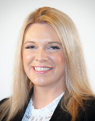 Amanda de los Reyes Headshot