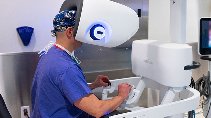 Dr. Ayzengart use the da vinci robotic surgery system at Renown Health