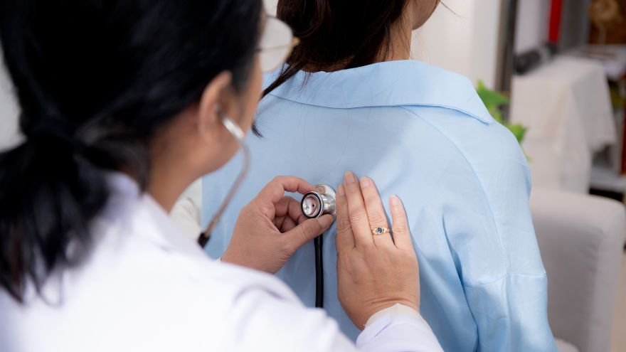 Doctor listens to a patients lungs