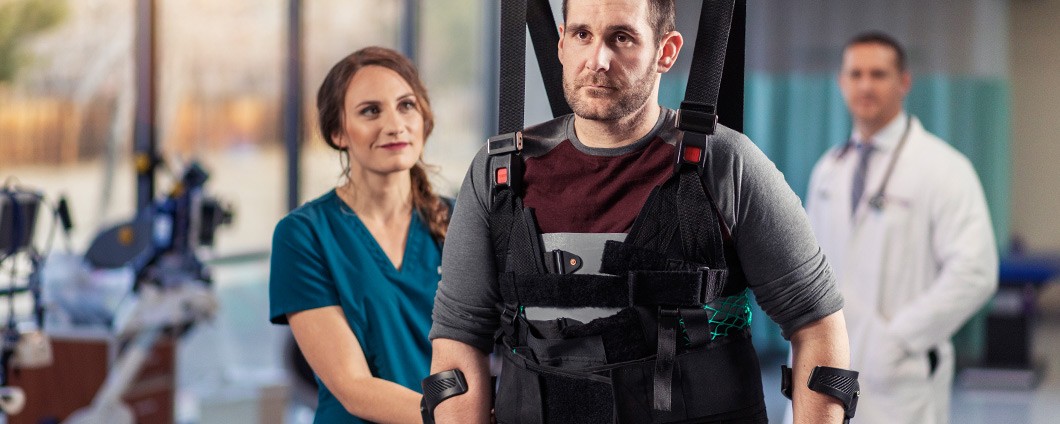 Renown rehabilitation patient with therapist and doctor
