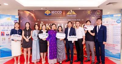 Không khí khai giảng sôi nổi của khóa học.