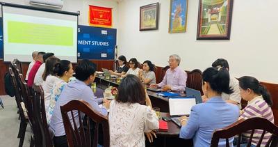 Hai bên trao đổi về các hướng nghiên cứu và hợp tác tiềm năng.