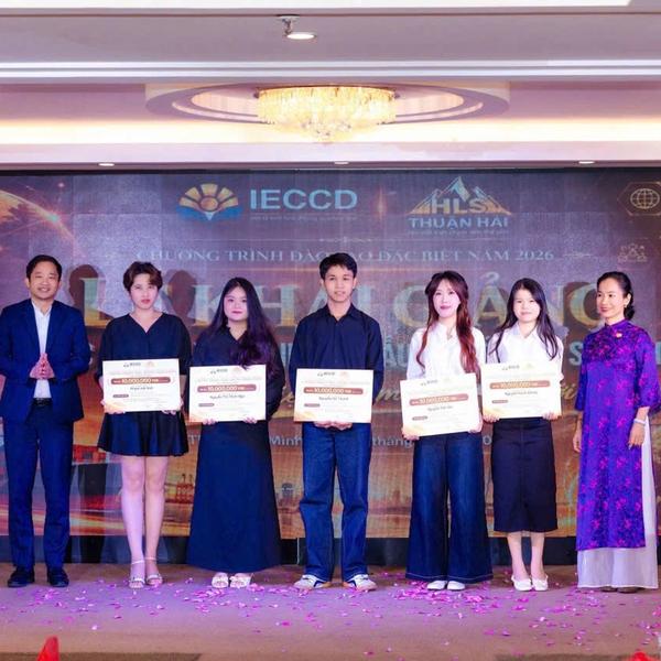 Đồng hành cùng thế hệ trẻ trên hành trình nghề nghiệp: Đại diện lãnh đạo IECCD & HSRC tham dự Lễ Khai giảng Khóa học Thực chiến Xuất nhập khẩu và Kiến tạo Sự nghiệp