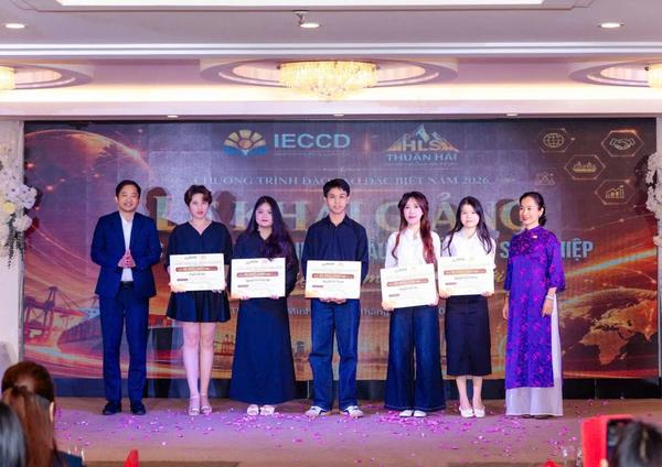 Lễ khai giảng tại Trung tâm Hội nghị Venus Luxury, TP. HCM.