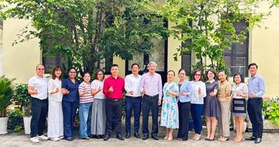 Tập thể đại diện HSRC & IECCD cùng Viện Nghiên cứu Phát triển TP.HCM.