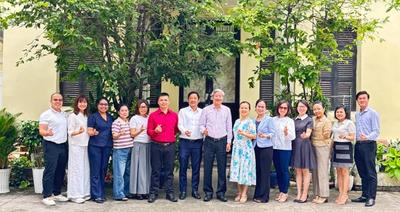 Tập thể đại diện HSRC & IECCD cùng Viện Nghiên cứu Phát triển TP.HCM.