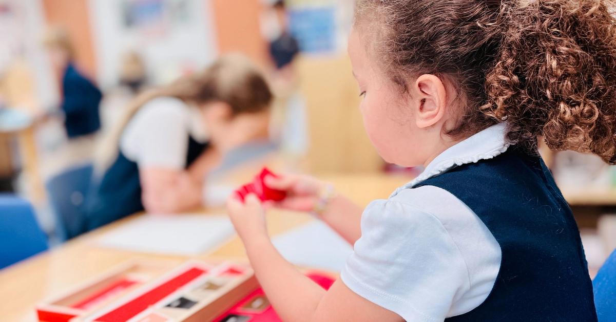 Your Complete Guide to Montessori Preschool and Kindergarten | Apple ...