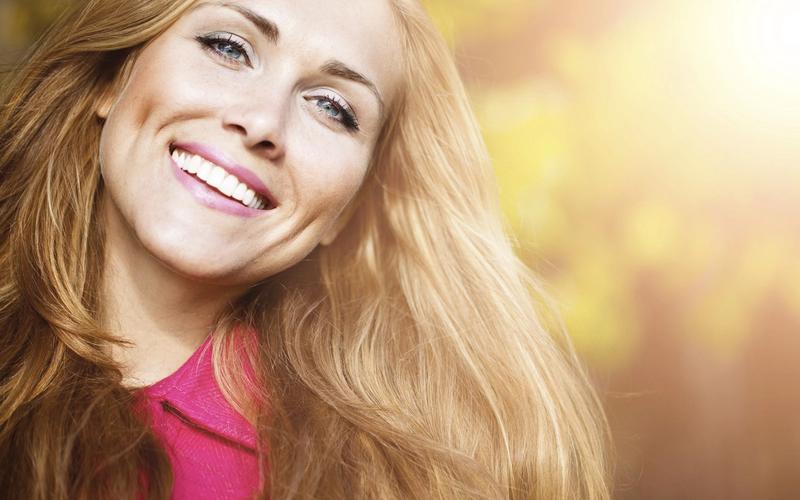 Porcelain Veneers vs. Invisalign: Which Treatment Is Right for You?