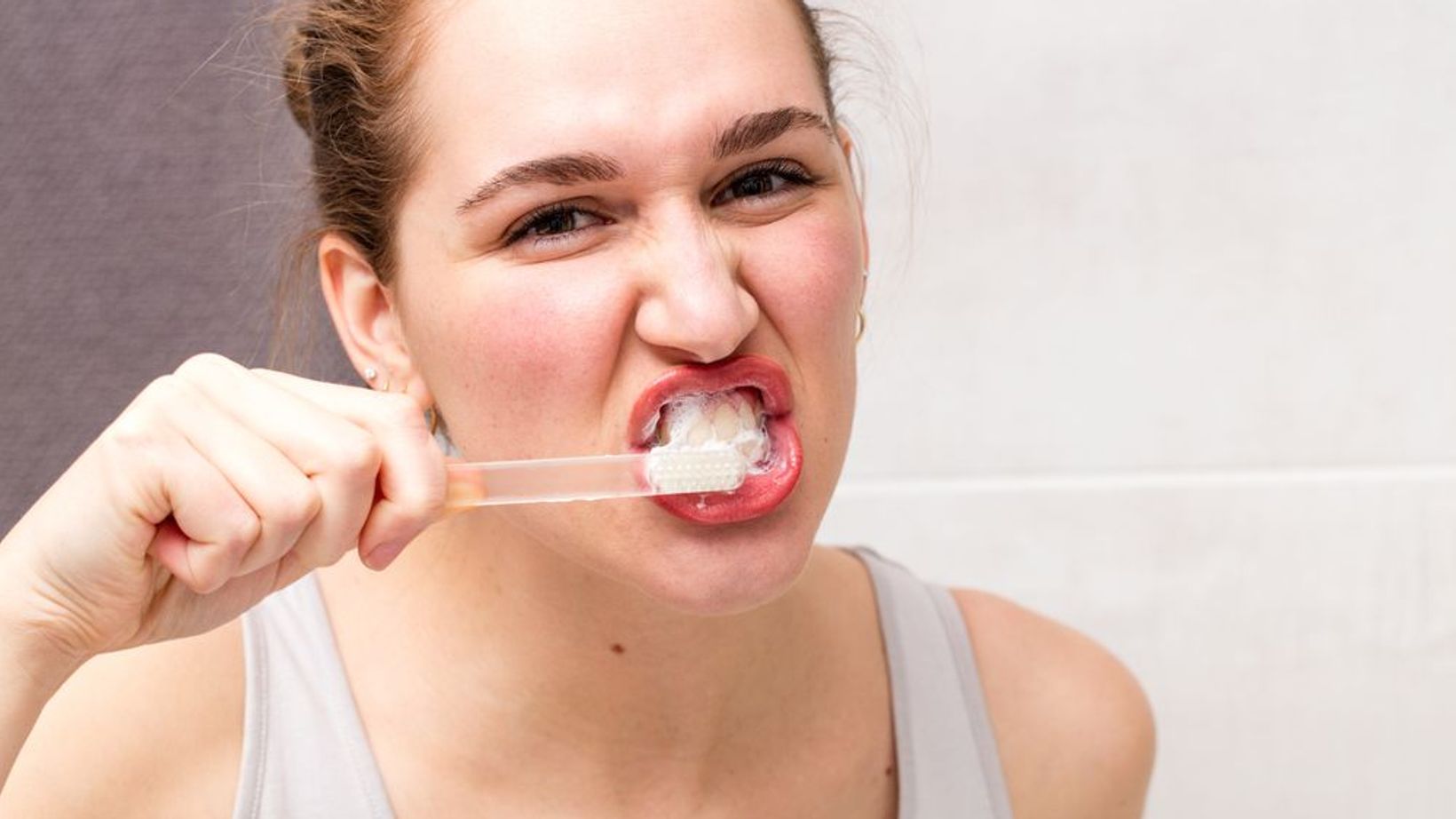 Finding the Best Toothpaste for Porcelain Veneers