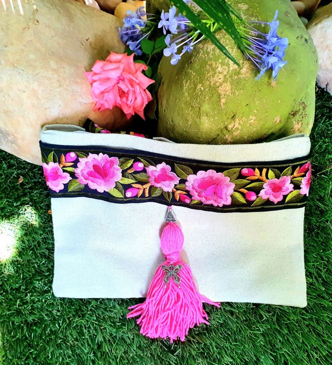 شنطة — أوف وايت ورود وشراشيب — Clutch — Off White Long Tassel And Metal Accessories (1)