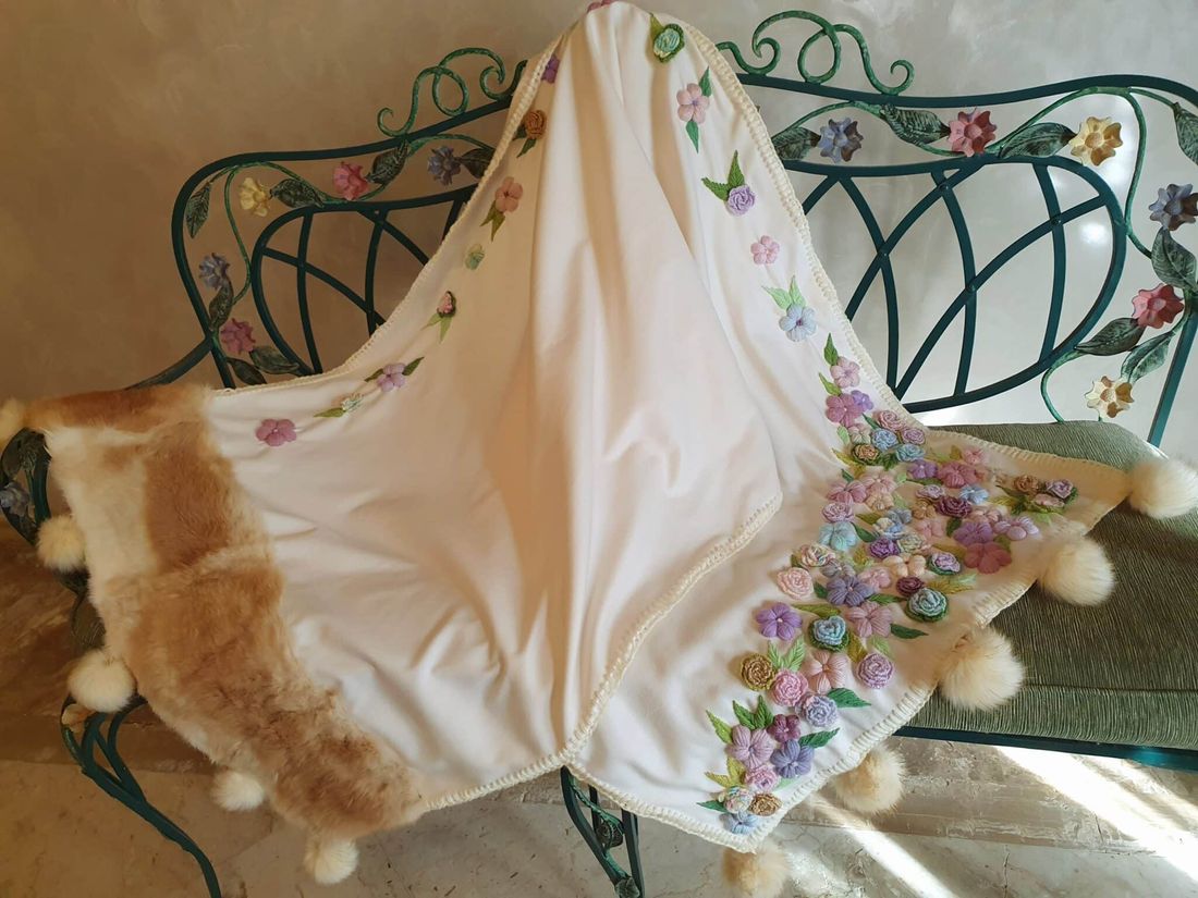 شال — Winter Off-White Garden Design Red Roses Or Pastel Colors — Shawl — Winter Off-White Garden Design Red Roses Or Pastel Colors (3)
