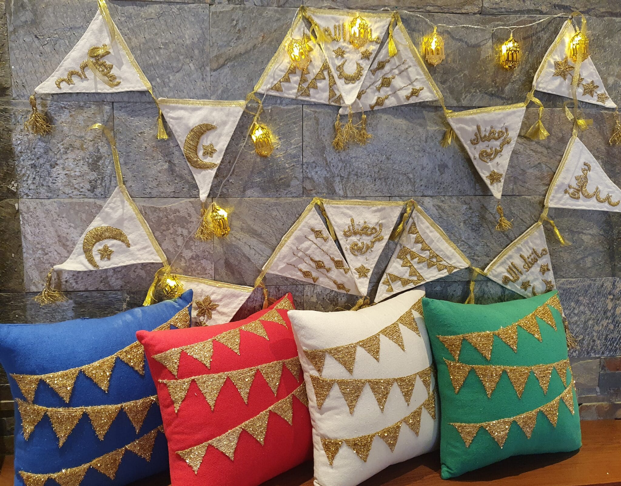 وسادة — Golden Flags — Cushion — Golden Flags
