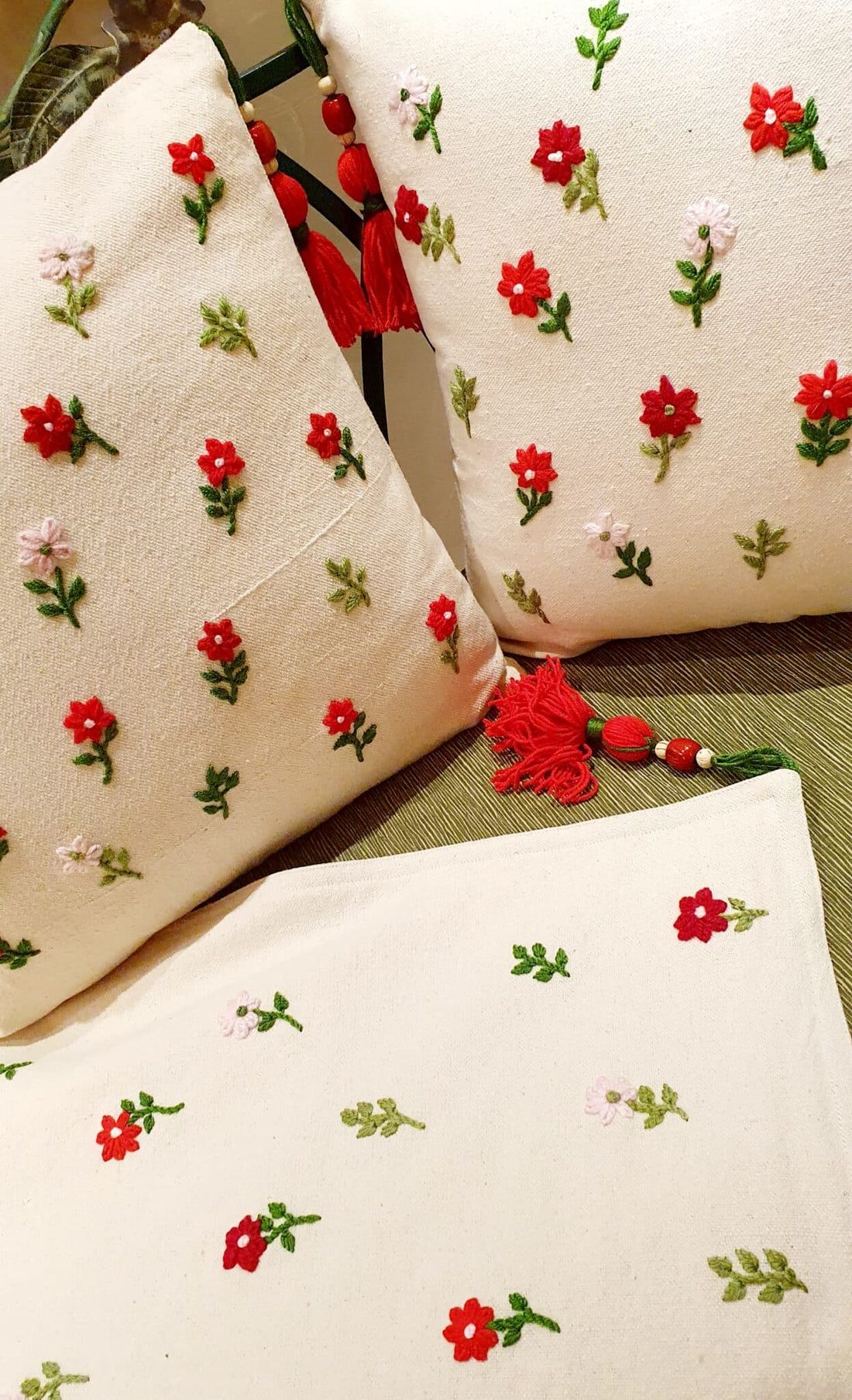وسادة — Lazy Daisy Red Flower — Cushion — Lazy Daisy Red Flower (3)