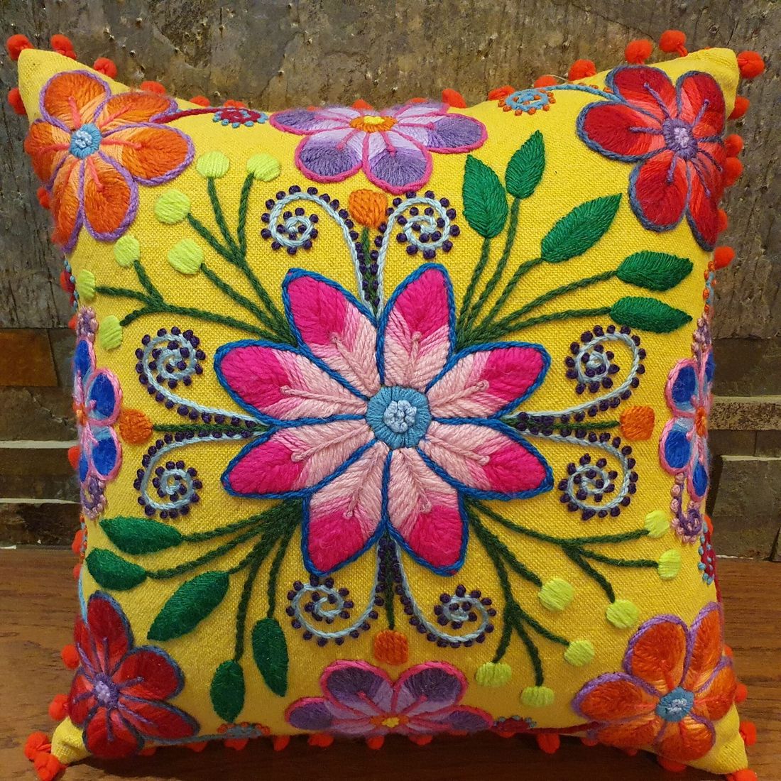وسادة — Brazilian Embroidery — Cushion — Brazilian Embroidery (6)