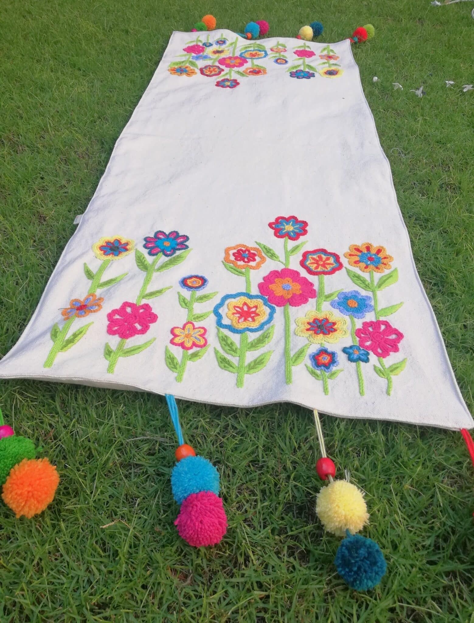 مفرش — Spring Flowers Design — Runner — Spring Flowers Design