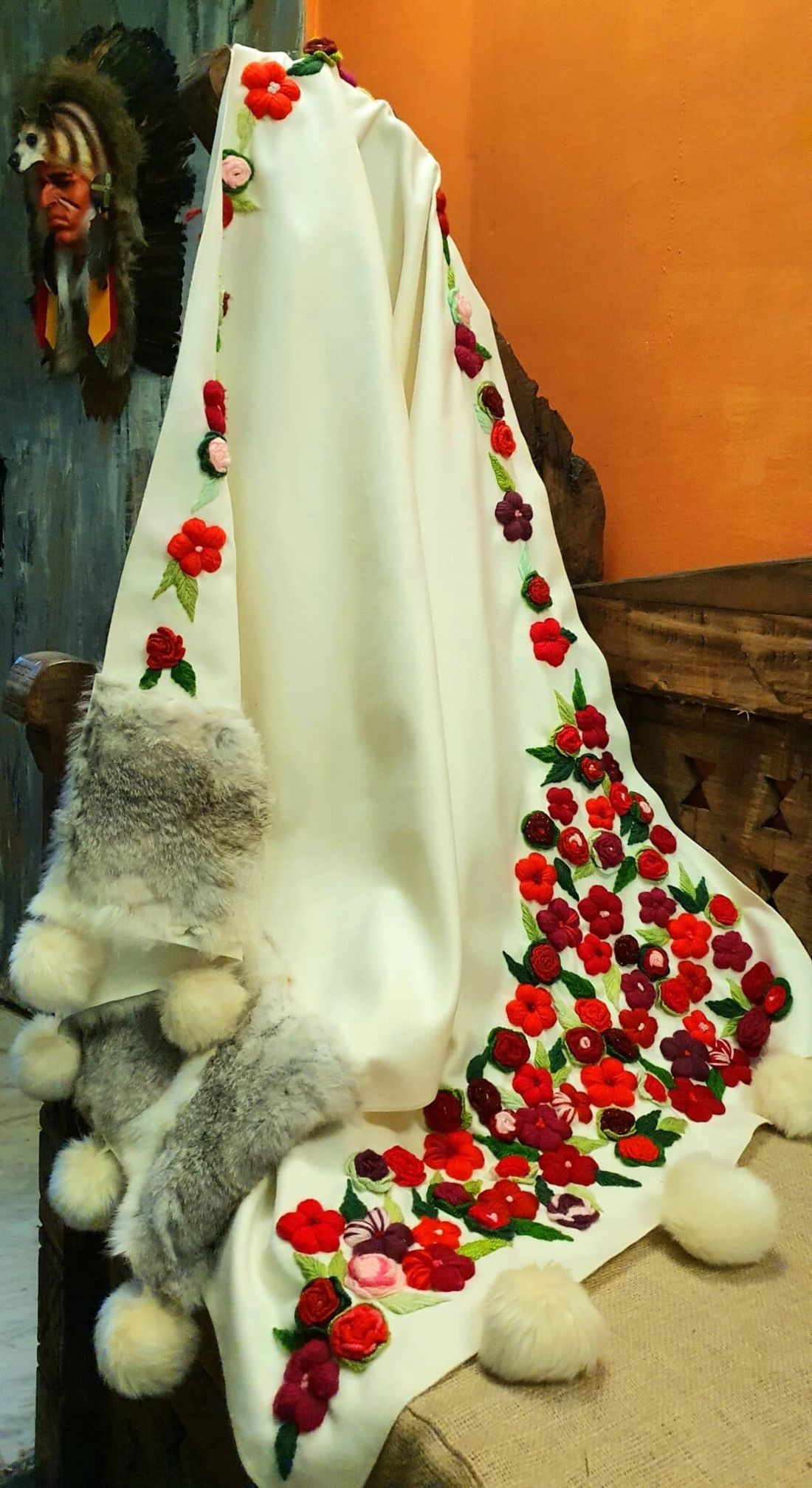 شال — Winter Off-White Garden Design Red Roses Or Pastel Colors — Shawl — Winter Off-White Garden Design Red Roses Or Pastel Colors (2)