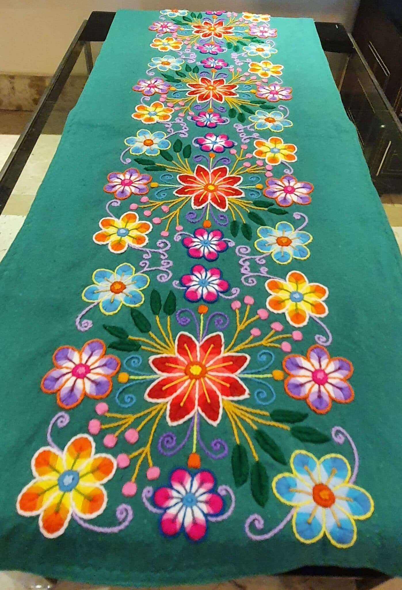 مفرش — Green Brazilian Flowers — Runner — Green Brazilian Flowers