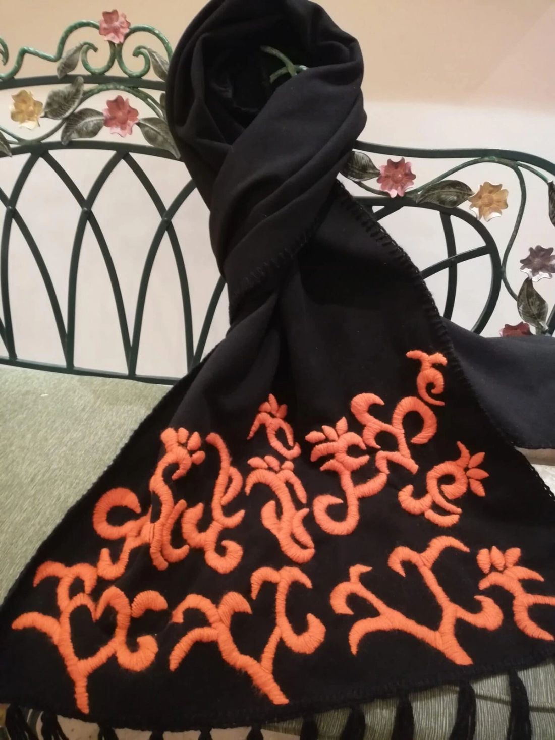 شال — أرابيسك أسود وأورنج — Shawl — Arabesque Black & Orange (1)