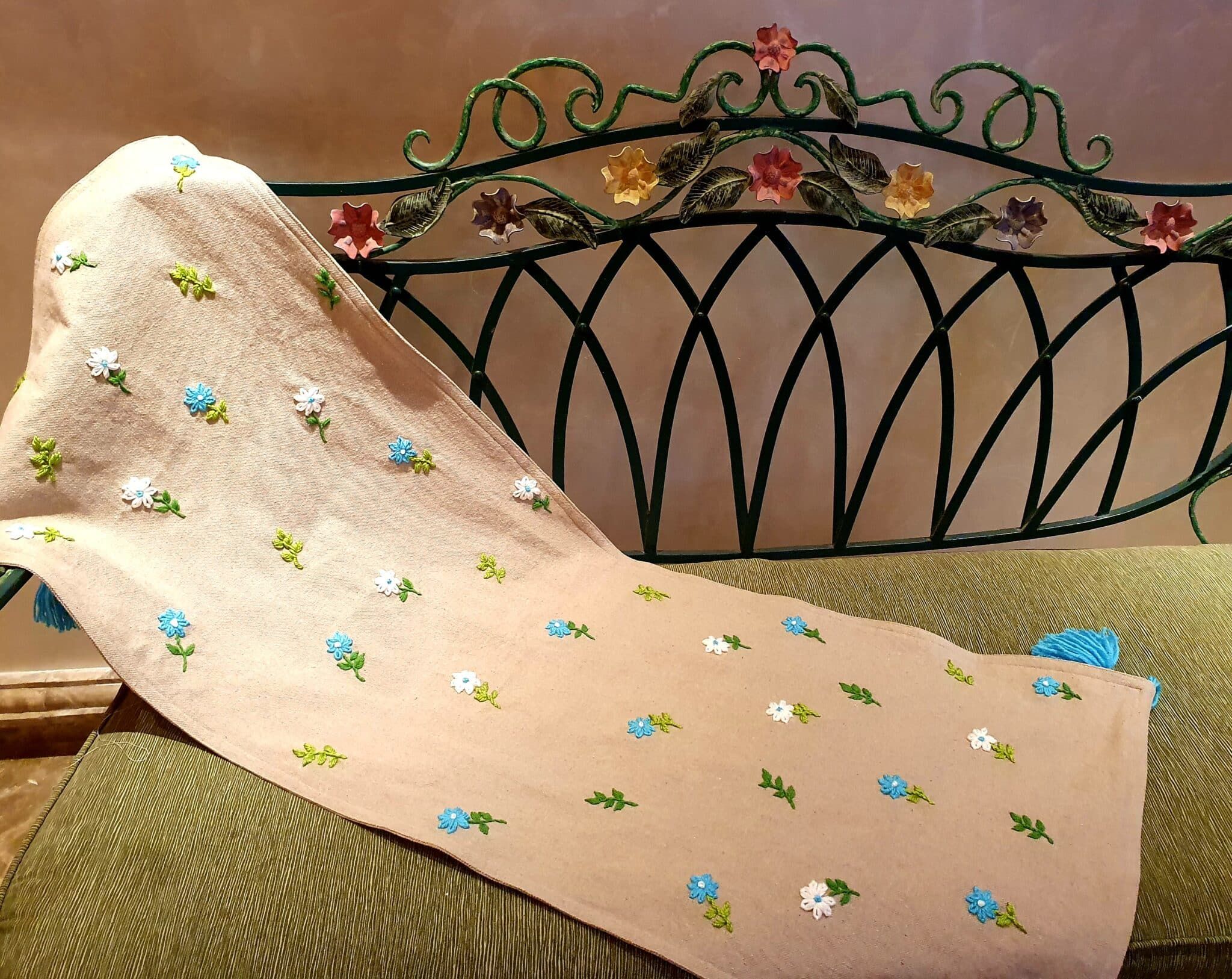 مفرش — Lazy Daisy Flower — Runner — Lazy Daisy Flower
