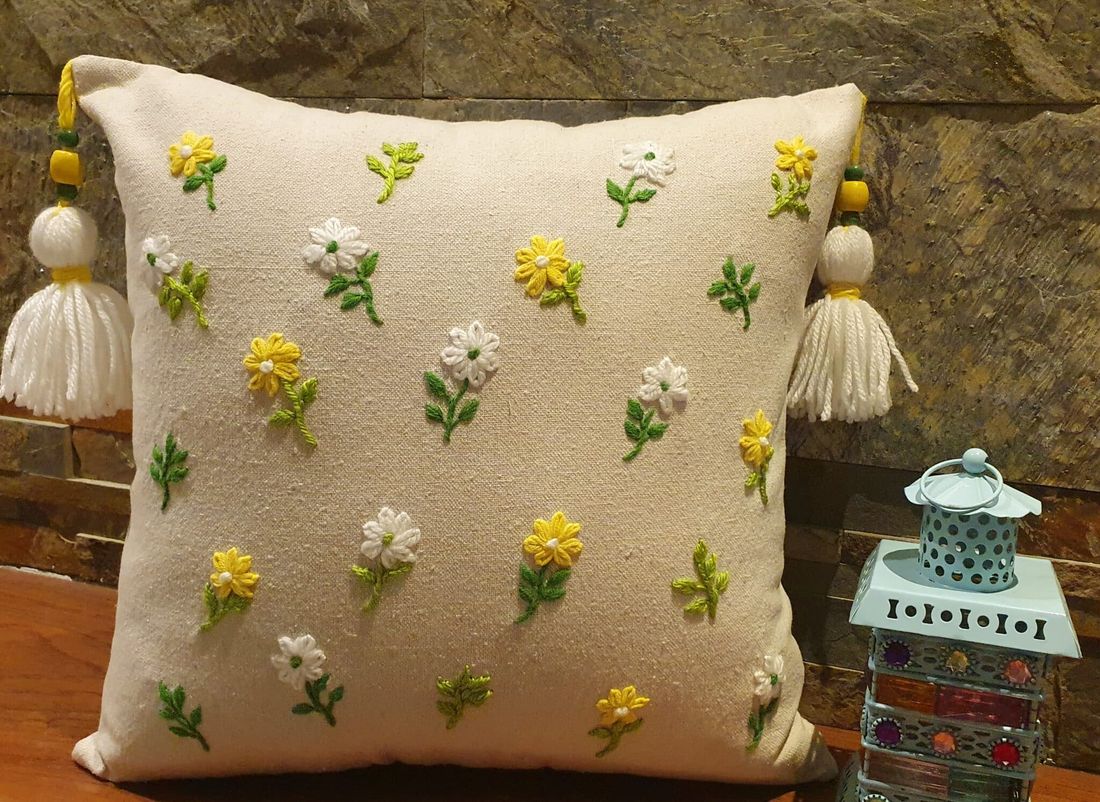 وسادة — Yellow Lazy Daisy — Cushion — Yellow Lazy Daisy (3)