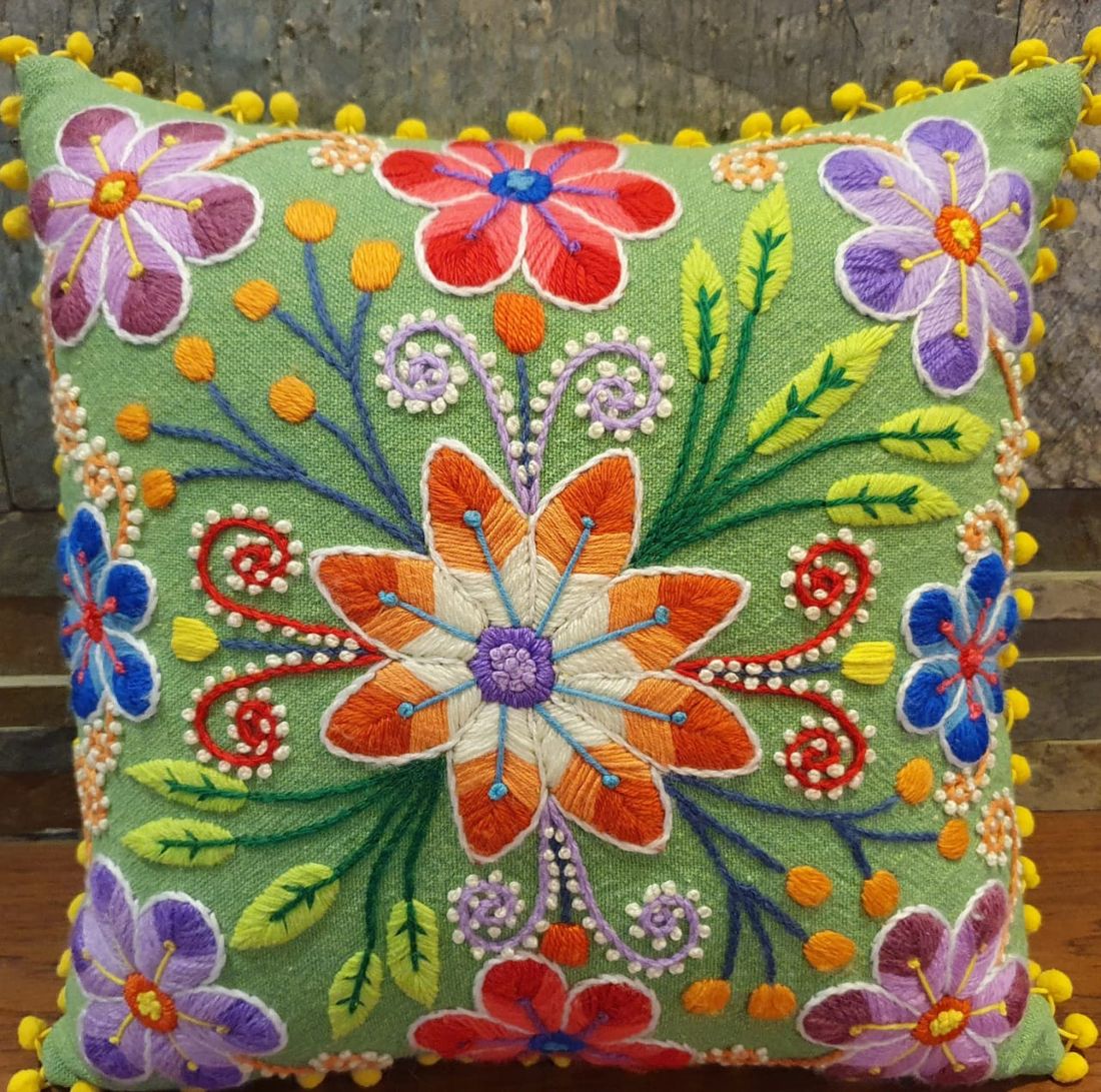 وسادة — Brazilian Embroidery — Cushion — Brazilian Embroidery (2)