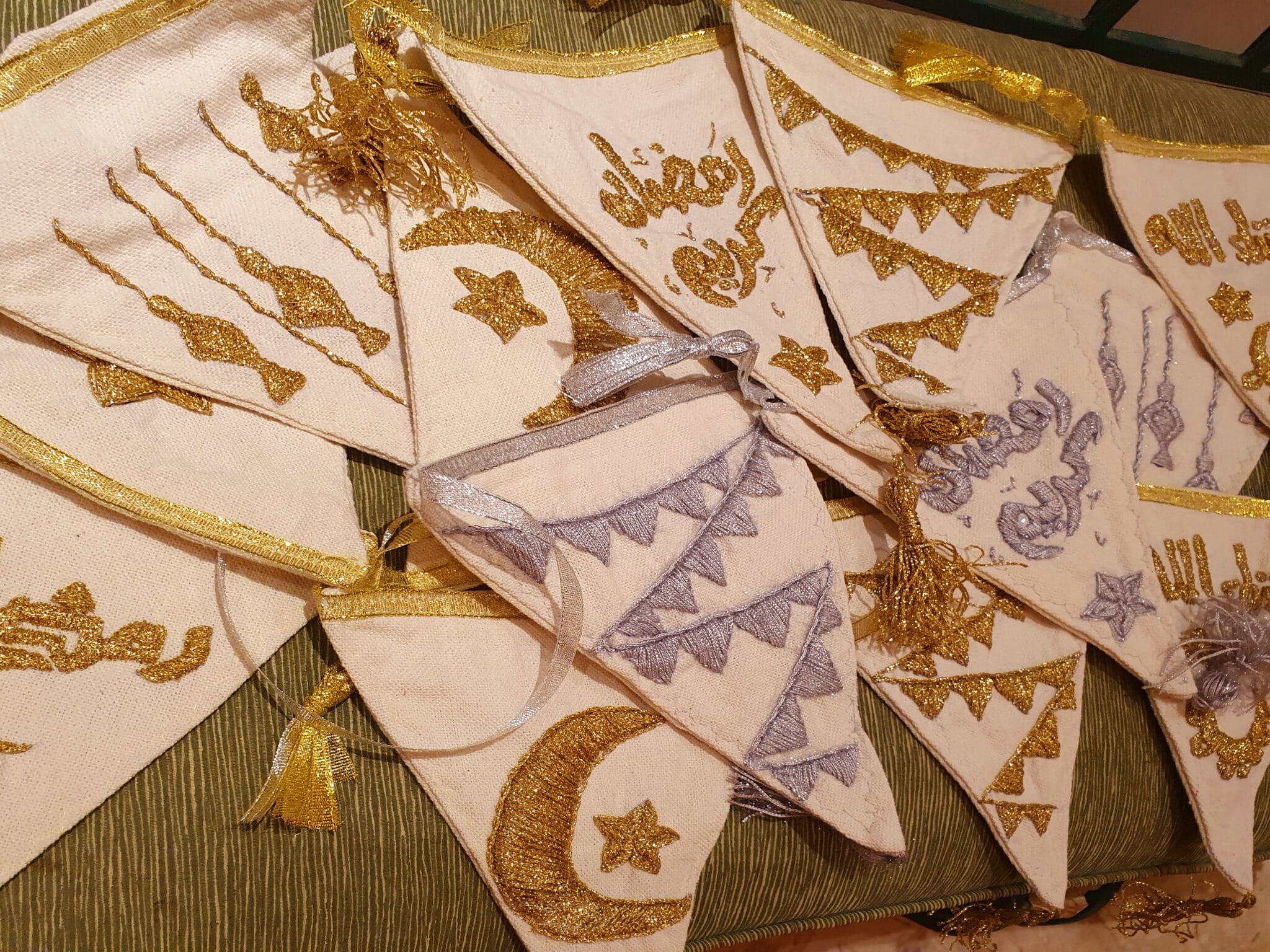 فروع زينة — ذهبي أو فضي — Decor Branches — Gold or Silver
