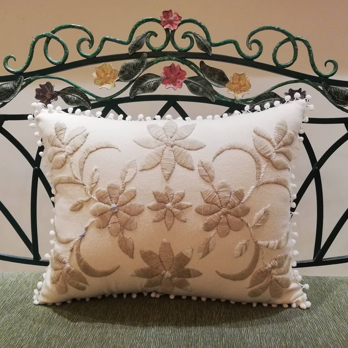 وسادة — Off-White — Cushion — Off-White