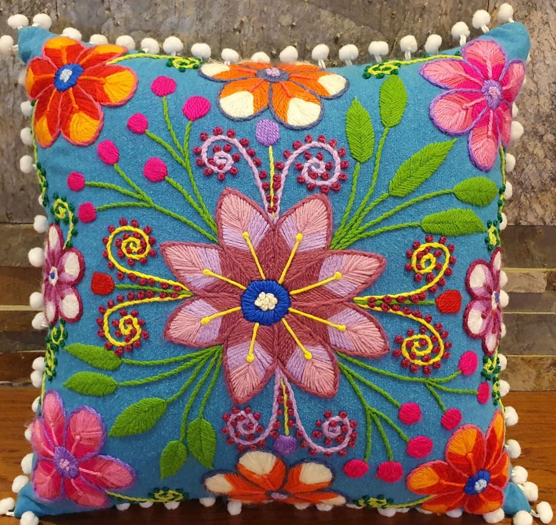 وسادة — Brazilian Embroidery — Cushion — Brazilian Embroidery (3)