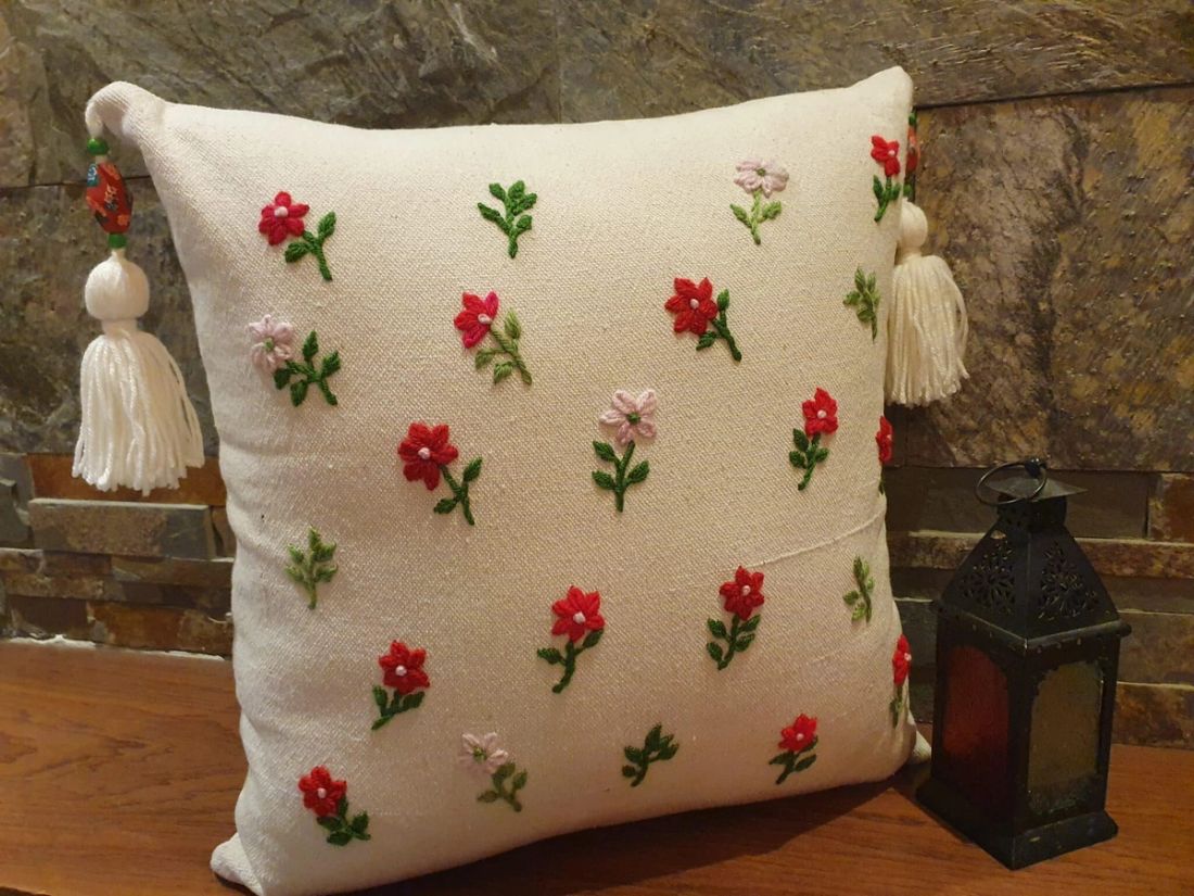 وسادة — Red Lazy Daisy Flower — Cushion — Red Lazy Daisy Flower (1)
