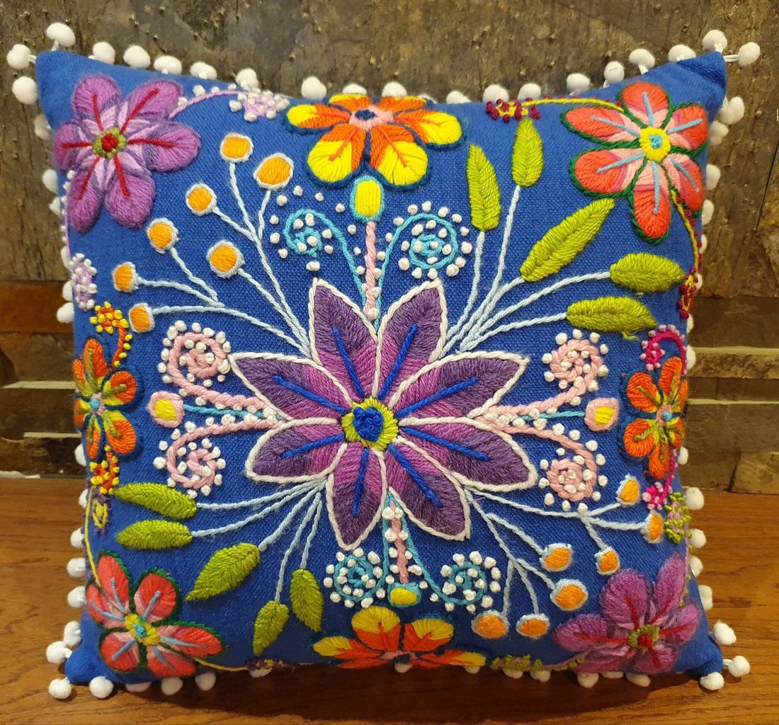 وسادة — Brazilian Embroidery — Cushion — Brazilian Embroidery (7)