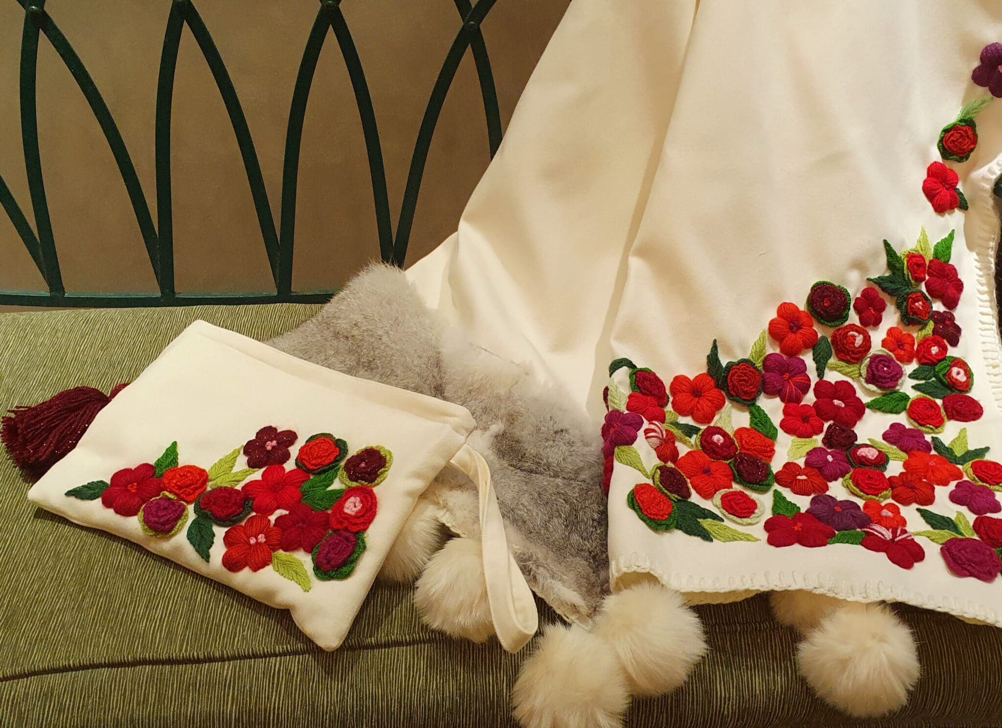 أوشحة وباشمينا — Scarves & Pashminas