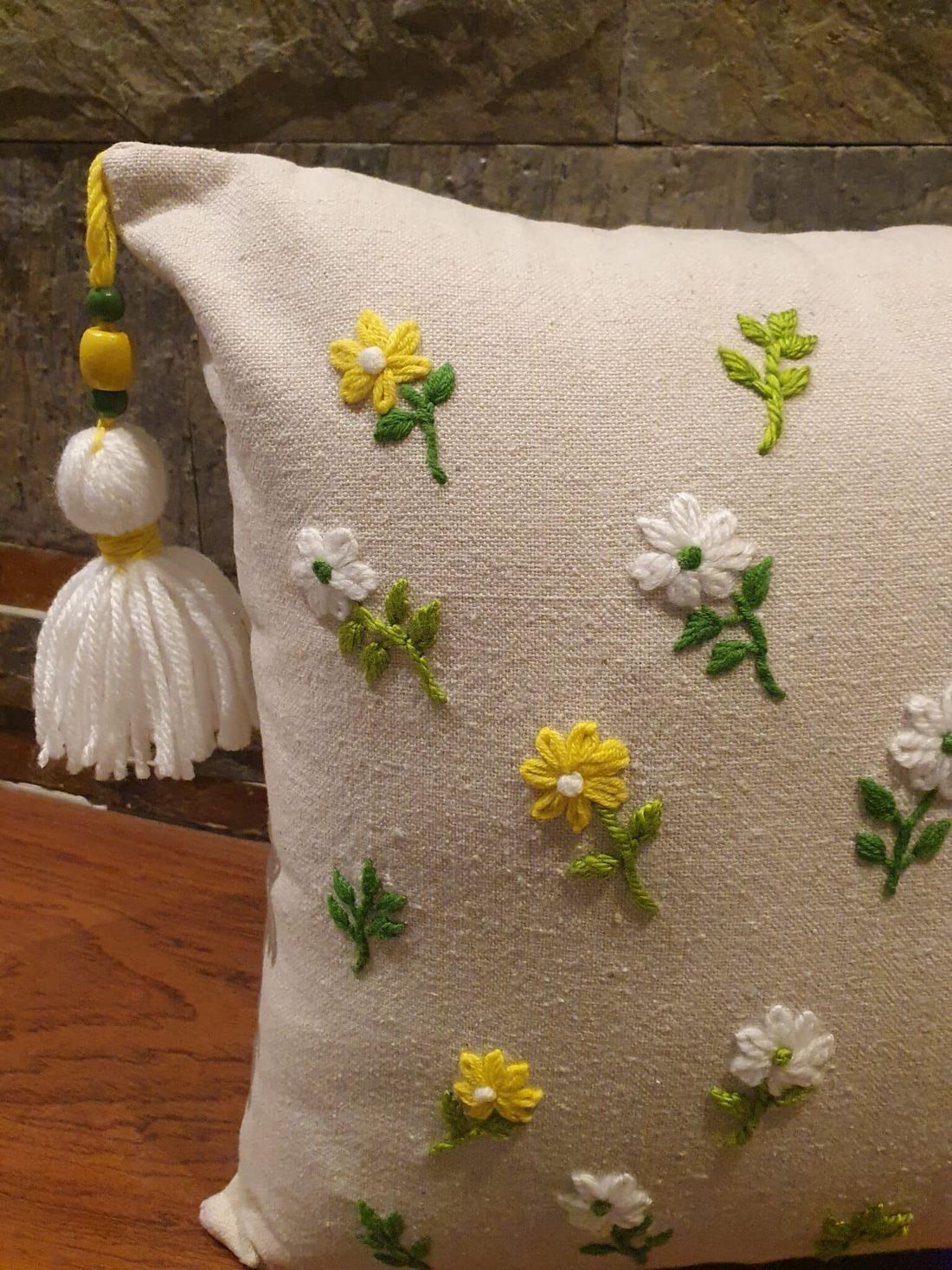 وسادة — Yellow Lazy Daisy — Cushion — Yellow Lazy Daisy (2)