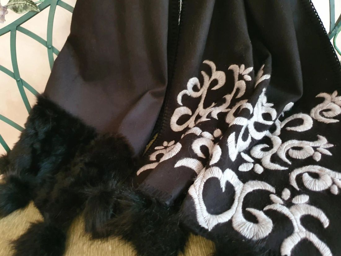 شال صوف — أرابيسك أسود ورمادي — Shawl — Wool Arabesque Black & Grey (1)