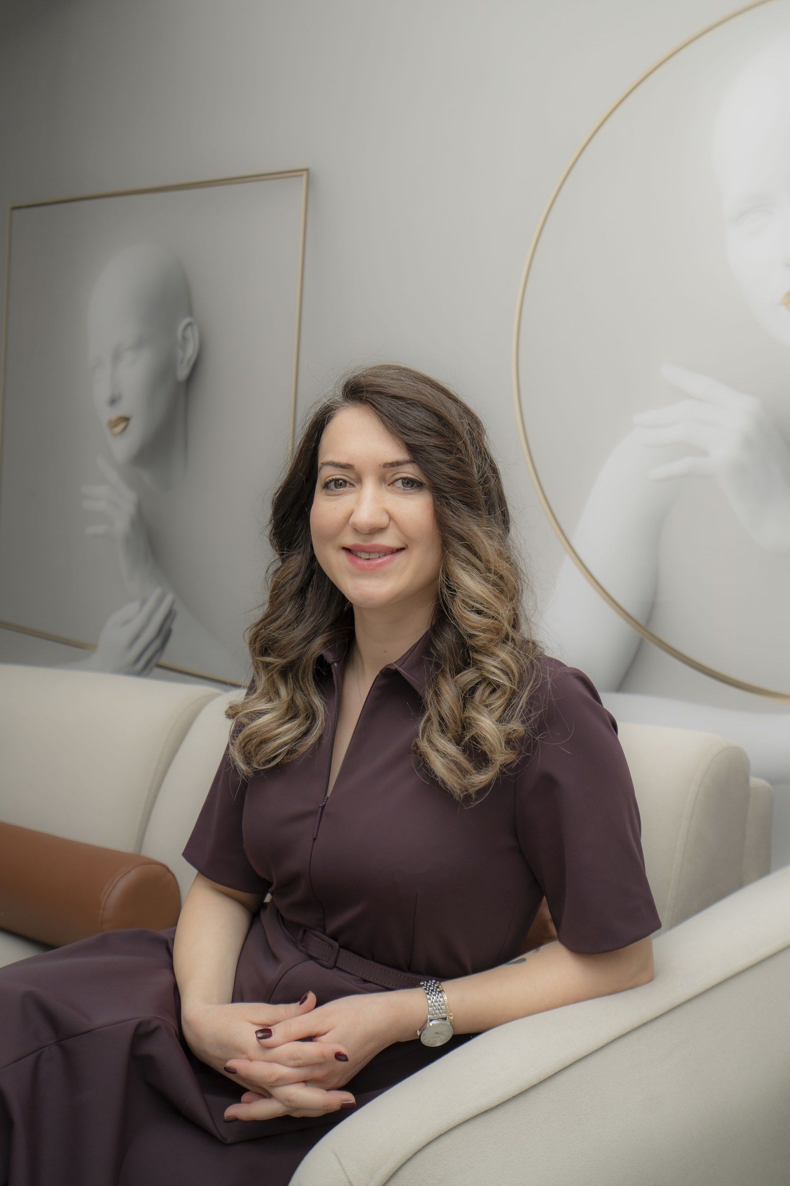 Dr. Nuran Şahin Sevim, kliniğin bekleme alanında