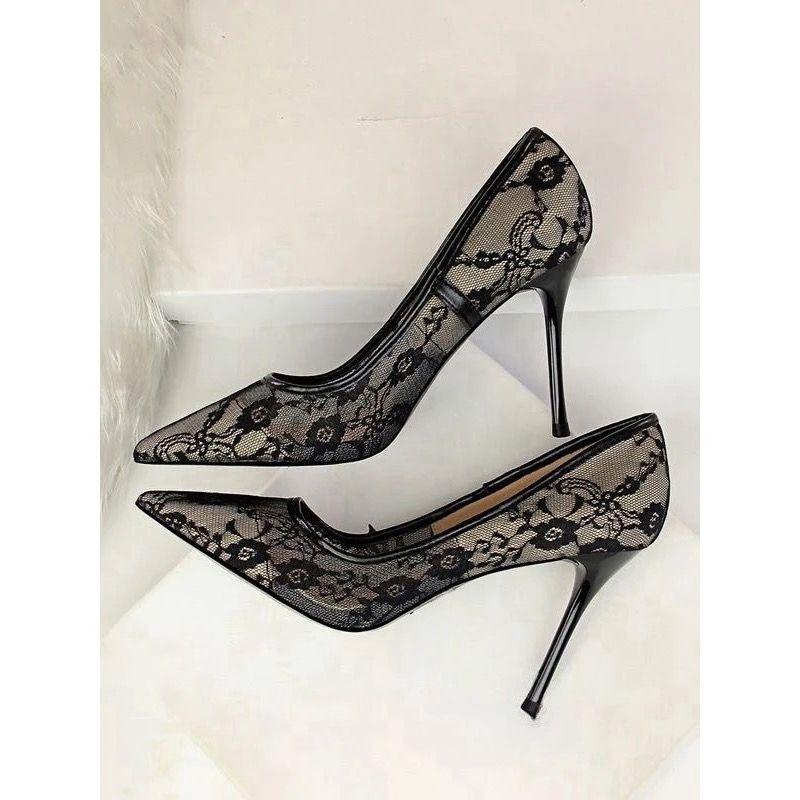 Lace Heel 1
