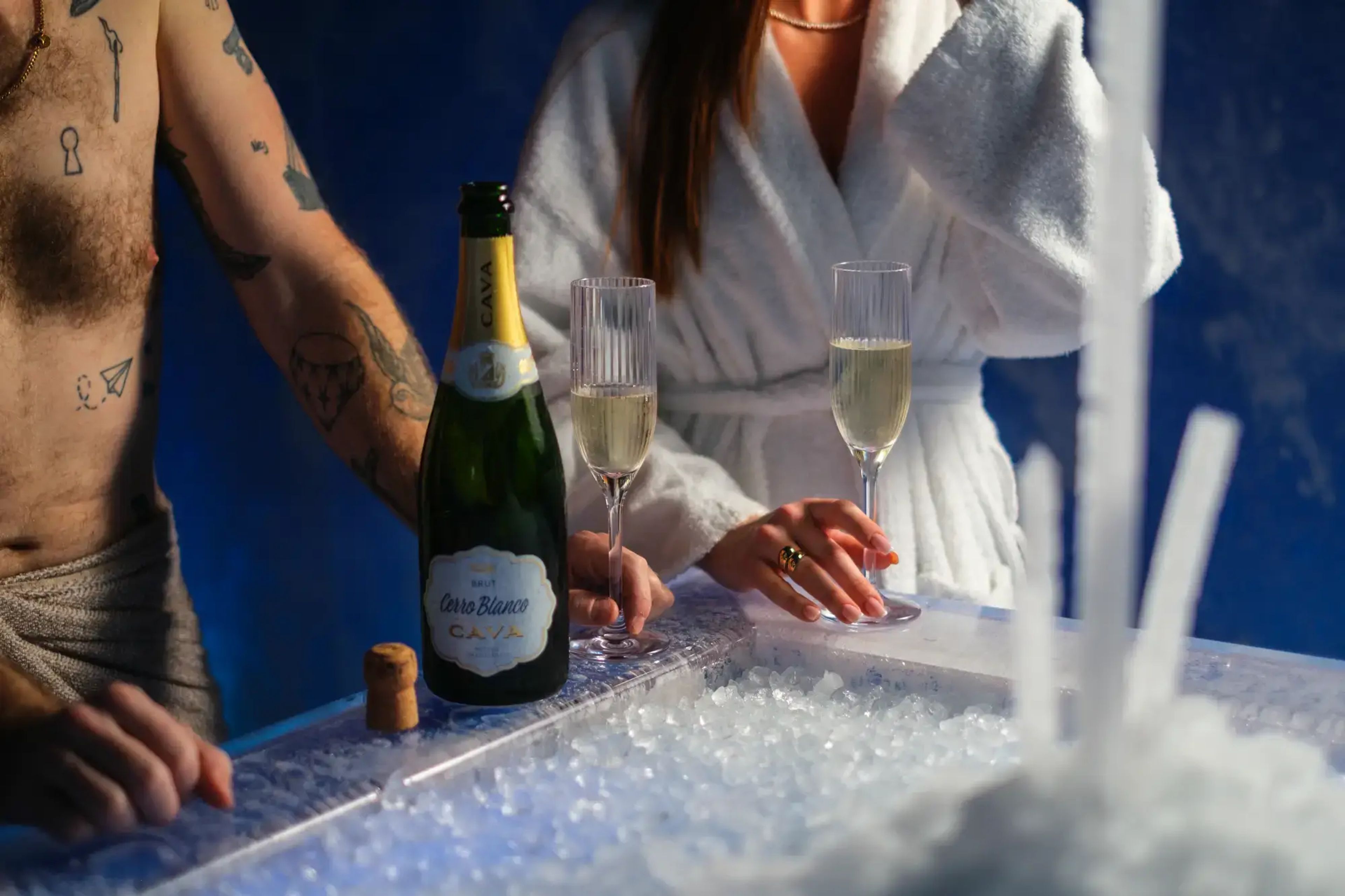 Stripe champagneglas 18 cl i Tritan på Obie Spa med mousserande vin vid servering