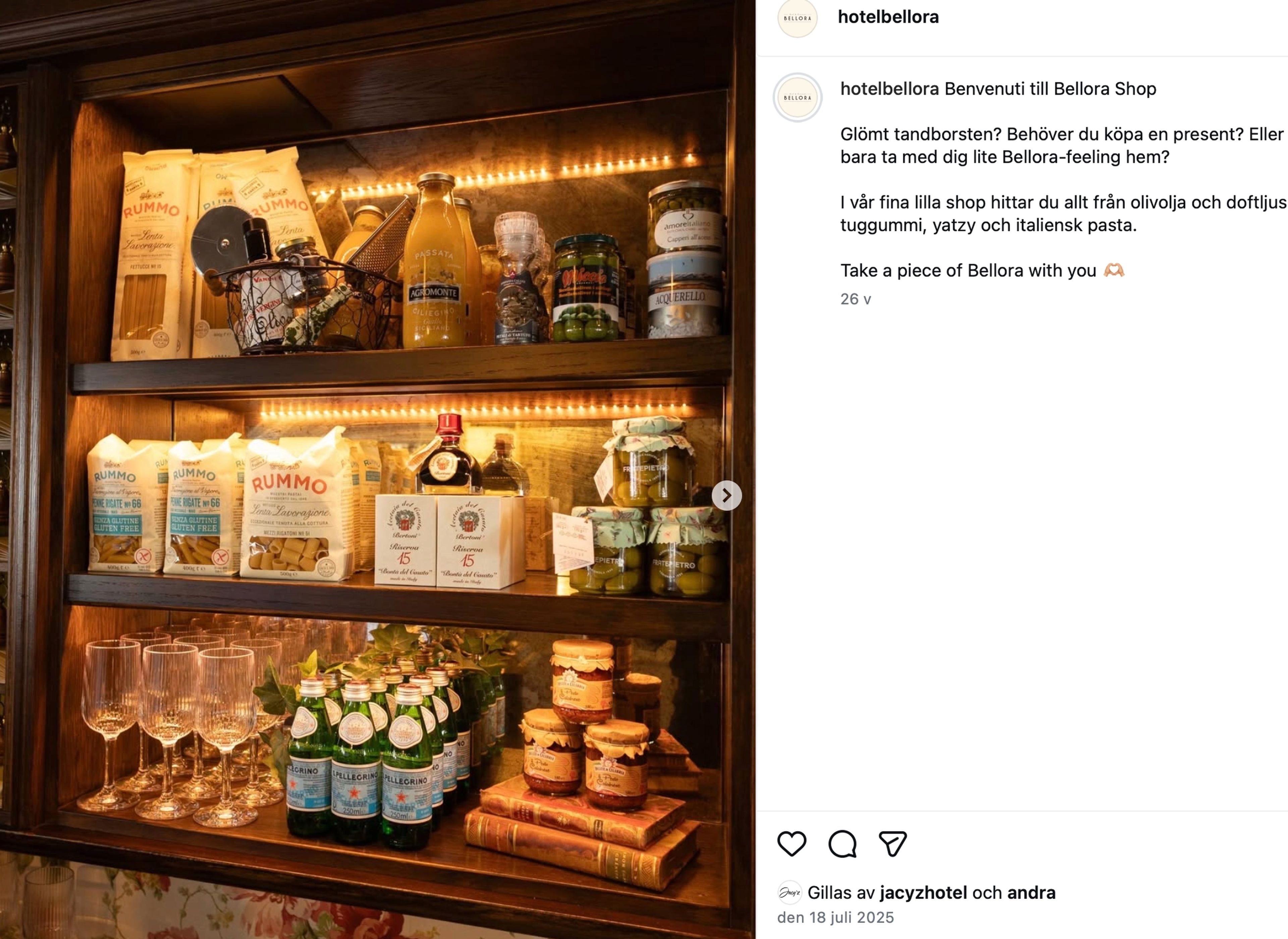 Stripe-glas exponerade i Bellora Shop tillsammans med italienska delikatesser och drycker.