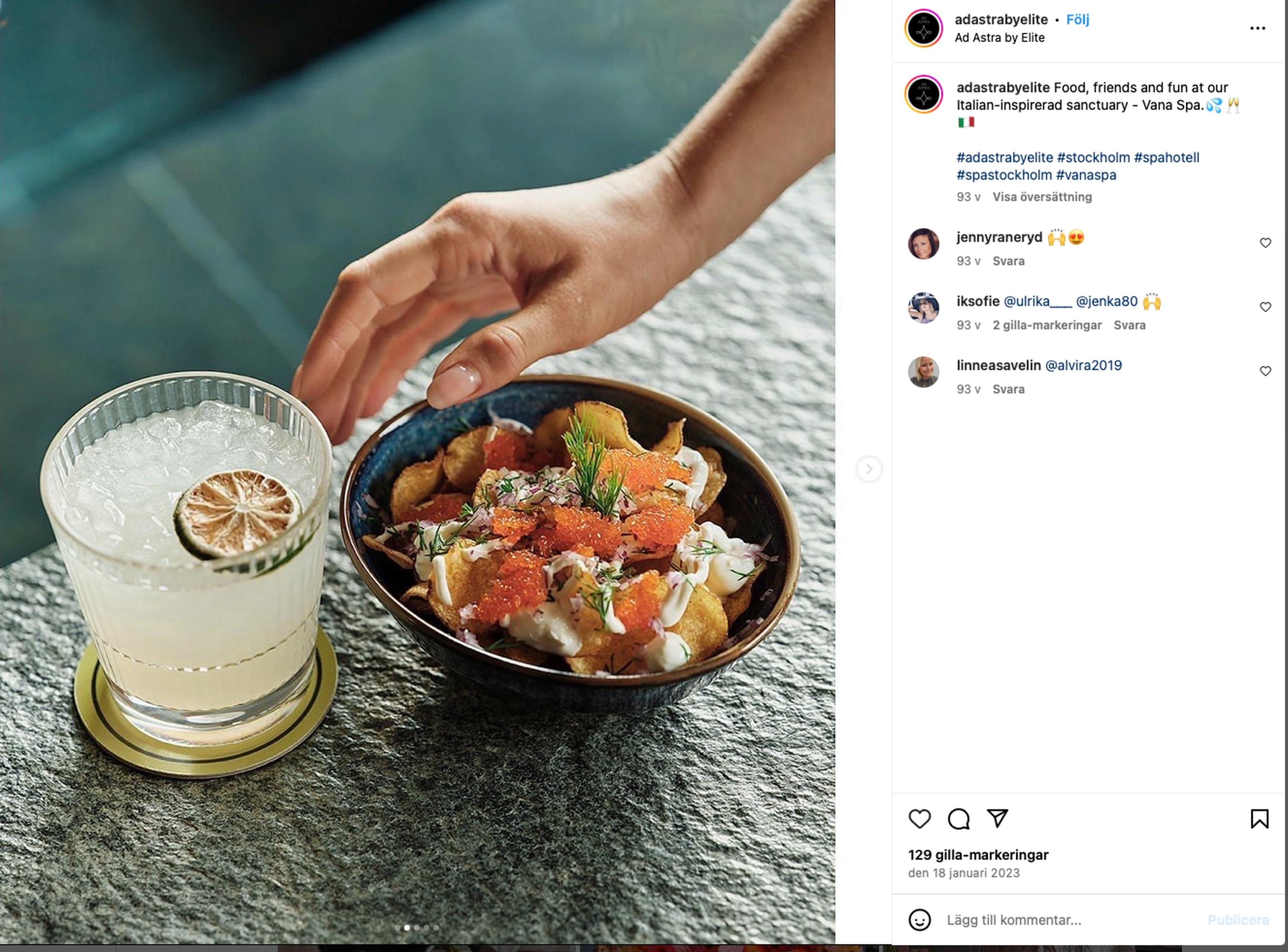 Drink serverad i Stripe Rocks glas tillsammans med snacks vid poolområdet på Ad Astra by Elite.
