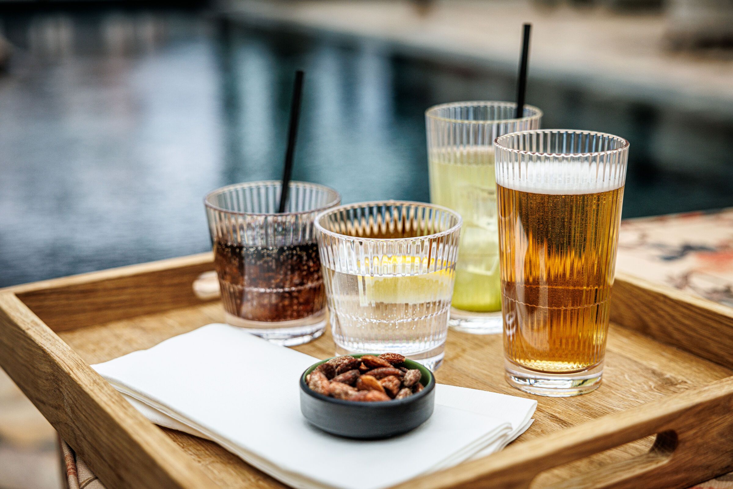 Glas ur Stripe-kollektionen: rocks-, highball-, vin- och champagneglas.