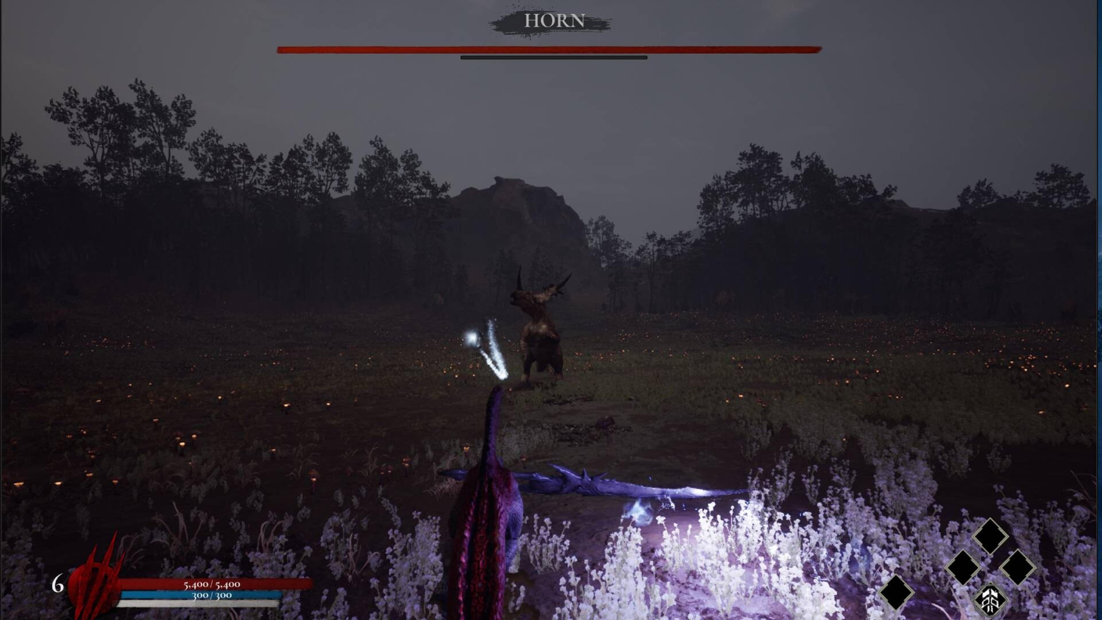 The player Spinosaurus squares off against Horn, a towering armored Alpha dinosaur boss, whose red health bar stretches across the top of the screen.