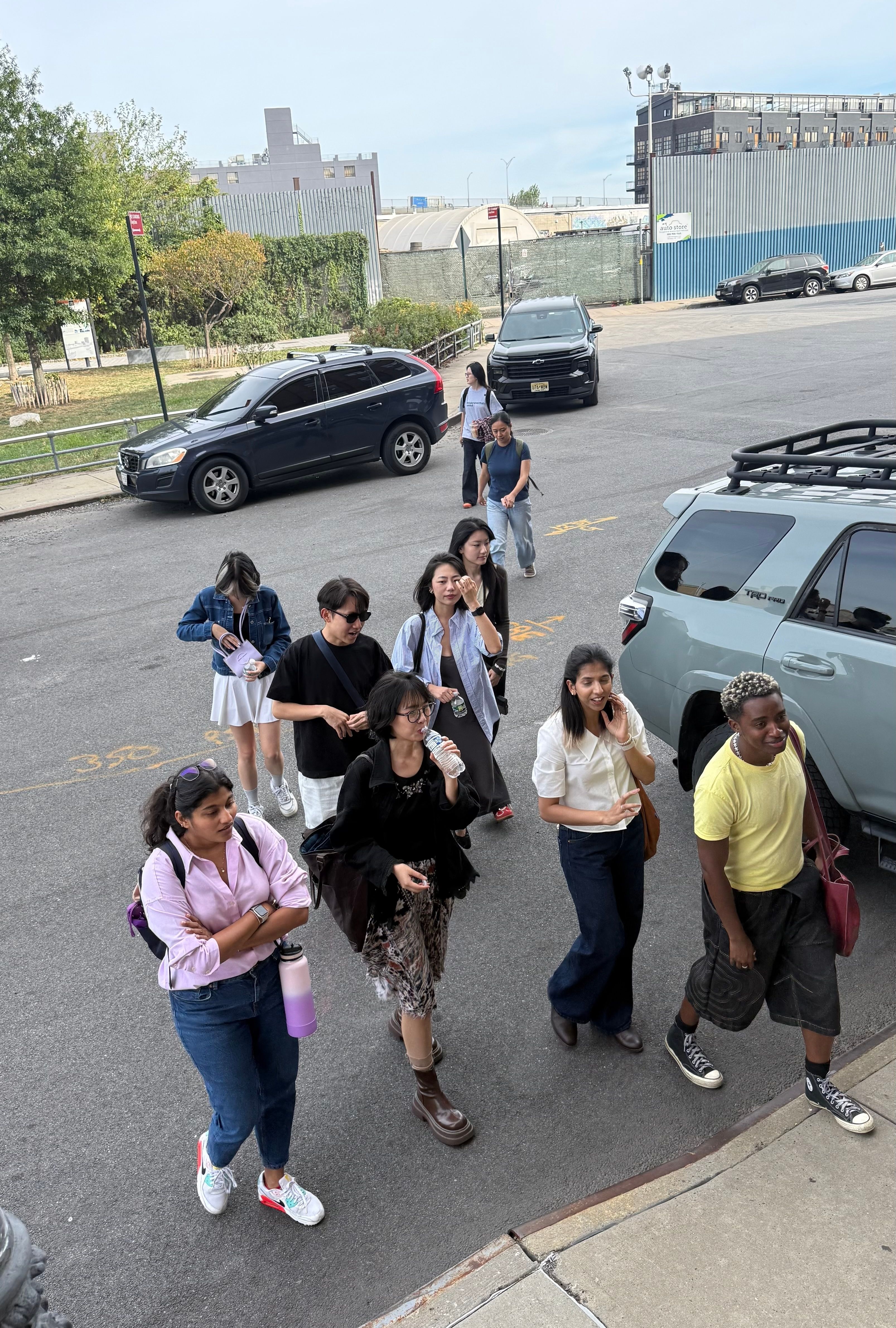 Students arrive at Volvox. 