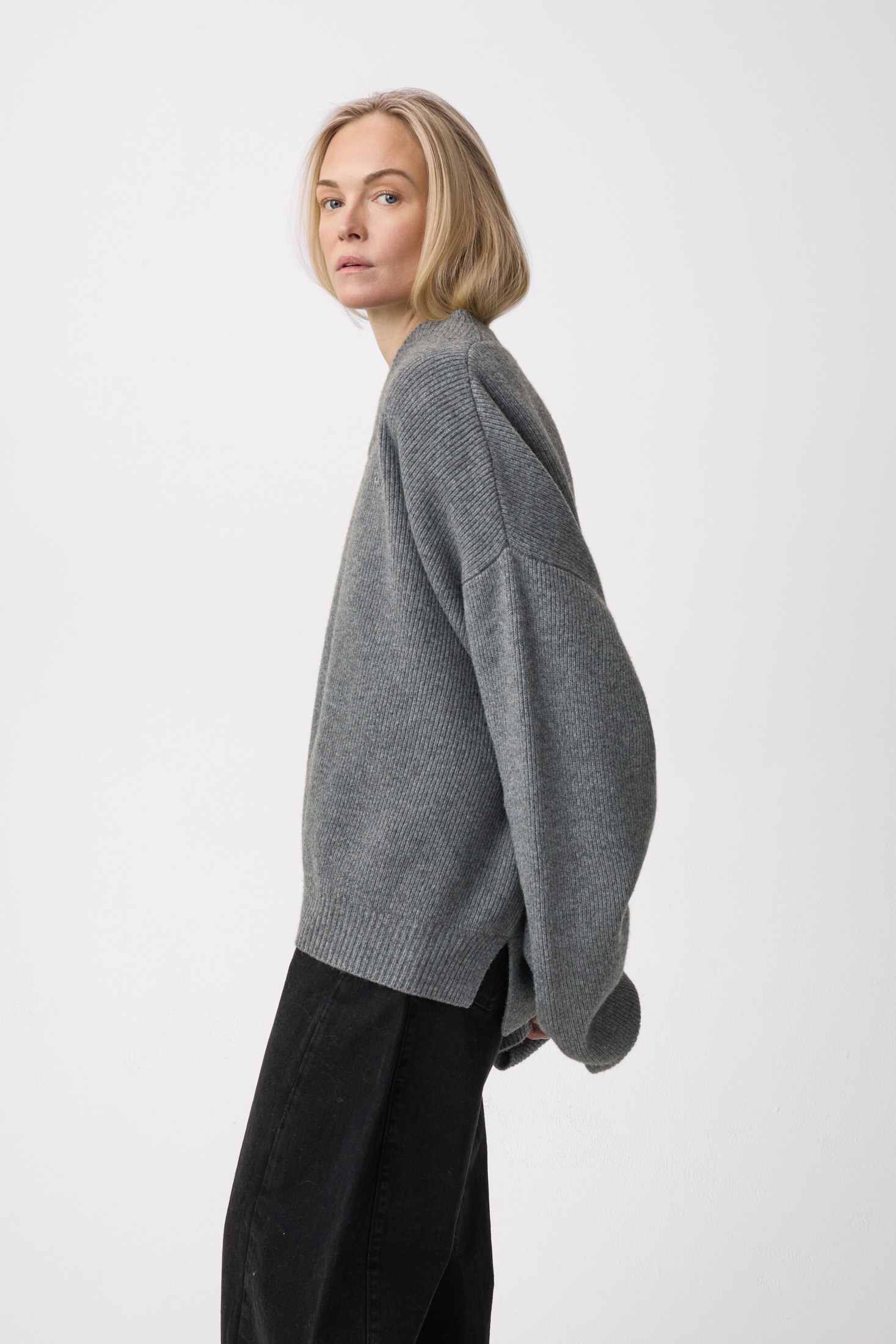 Model wearing Plateau Frame Oversized Sweater Grey Camo