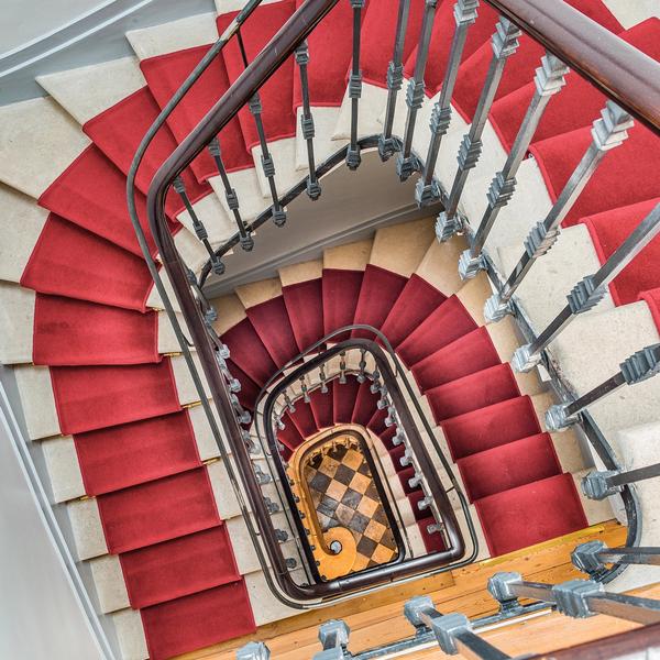 Escalier Coliving Bordeaux studio à louer